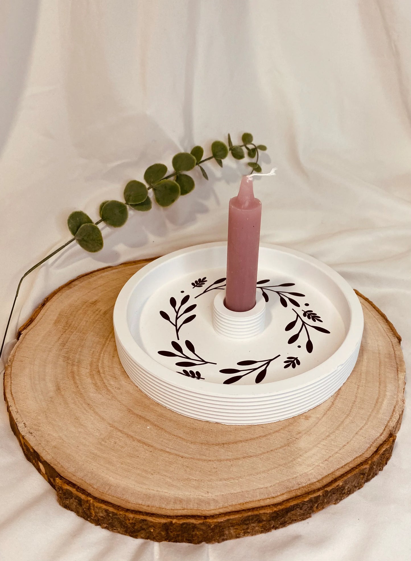 Keramikteller Kerzenständer gegossen mit blumigen Muster als Geschenk oder für sich selbst - Schönes schenken